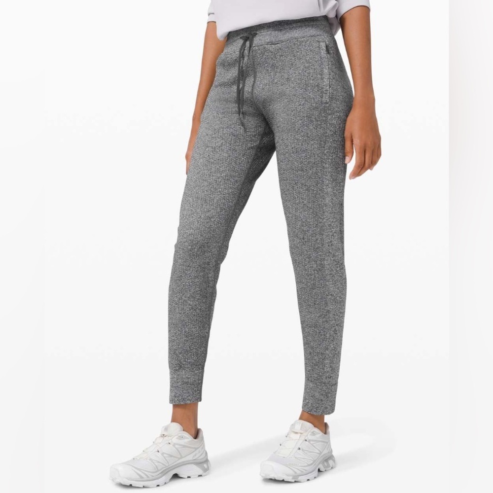 Lululemon Engineered Warmth Jogger - Graphite Grey - Merino Wool - Size 2 - Picture 2 of 10